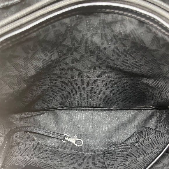 Michael Michael Kors medium monogram Shoulder Bag - Picture 10 of 13